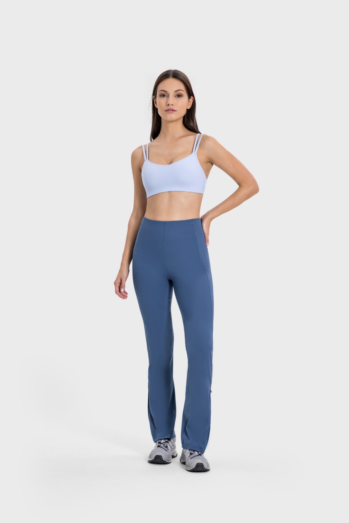 Tight leggings with slits