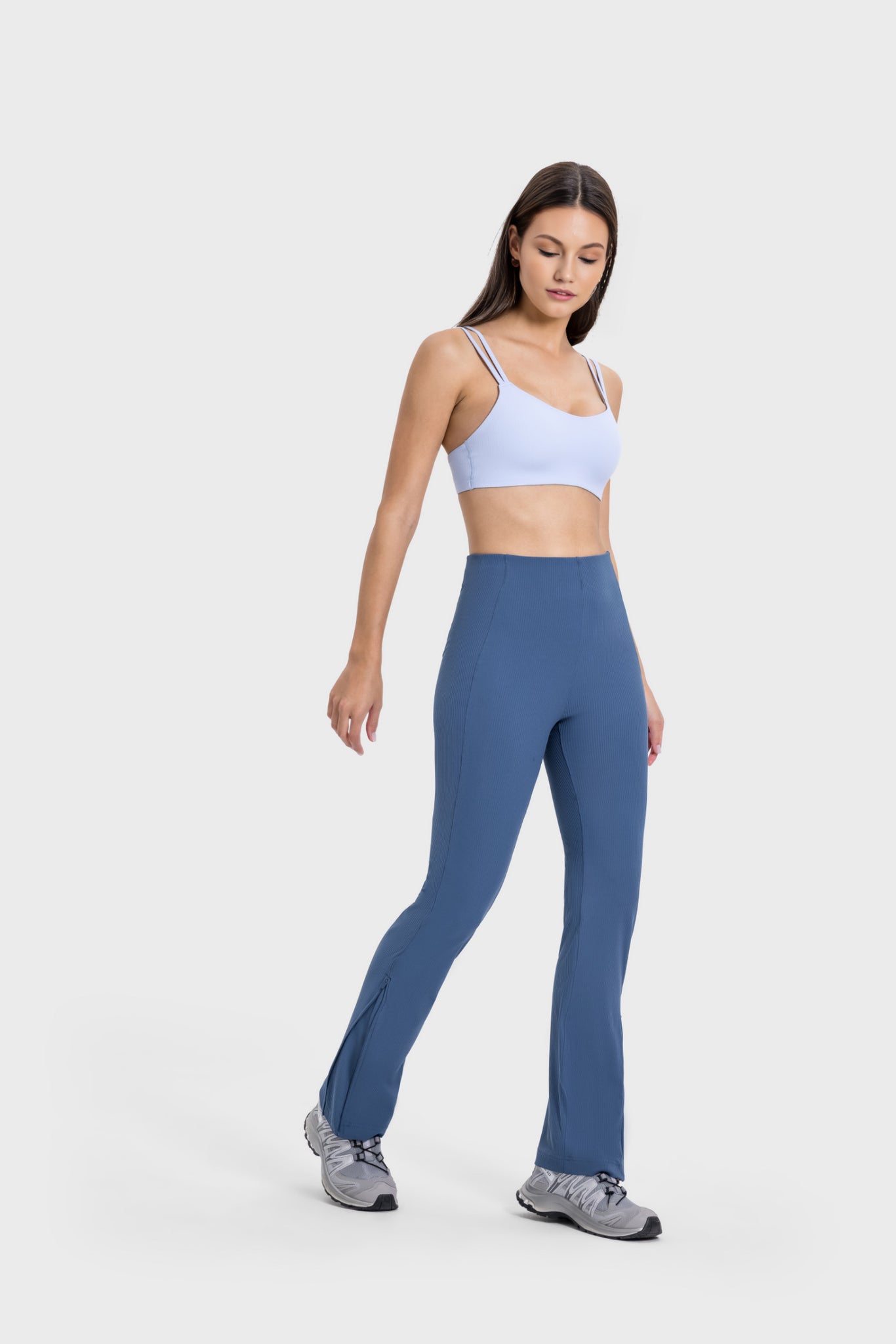Tight leggings with slits