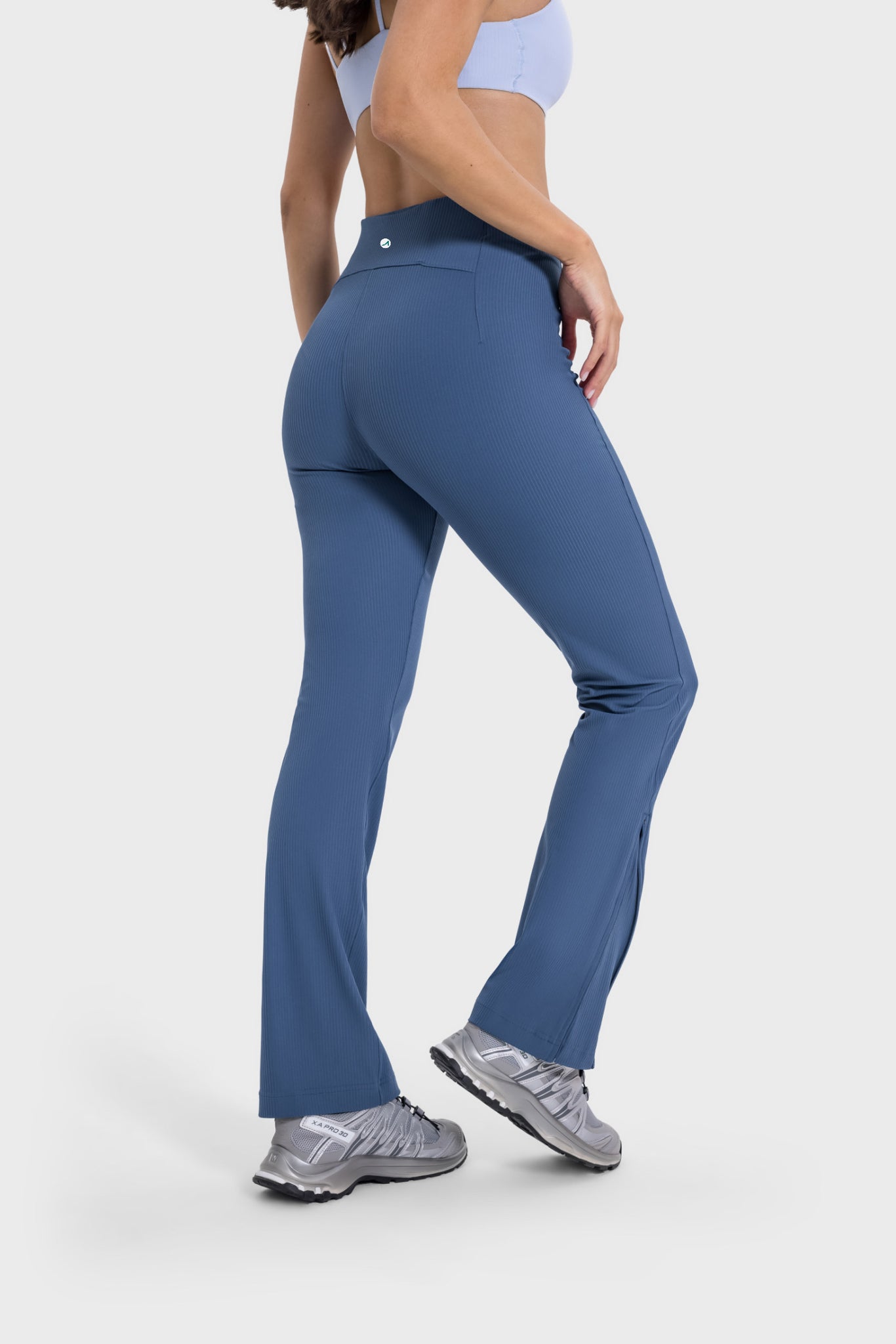 Tight leggings with slits