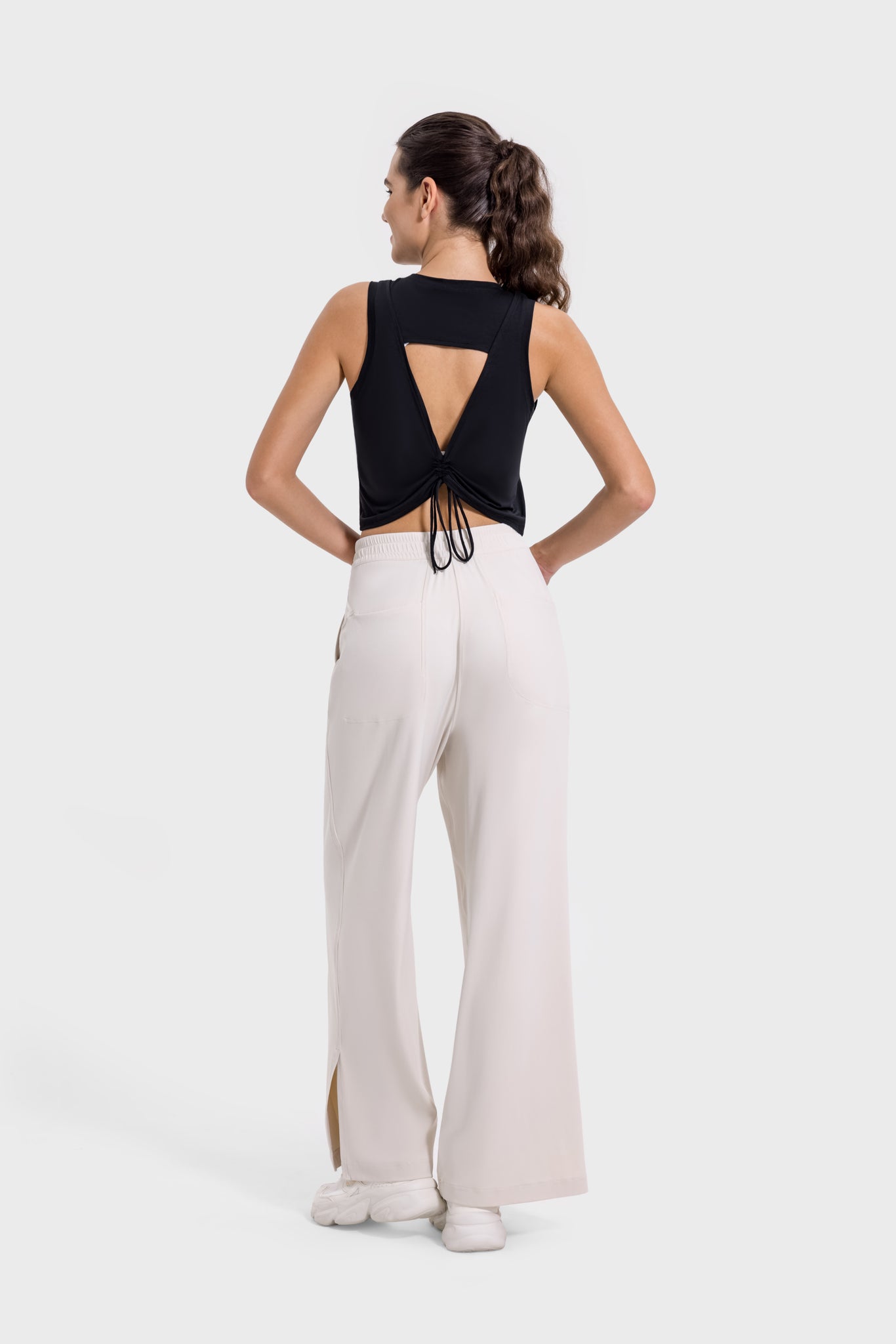 Back pleated sports vest