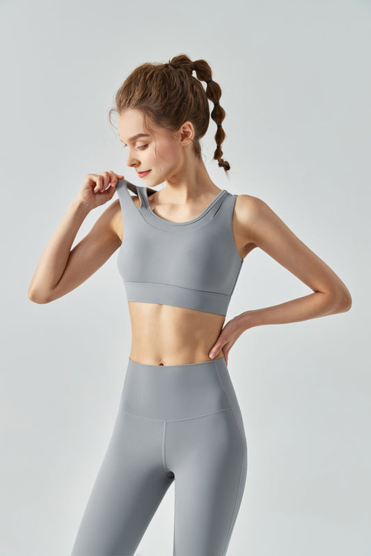 Back closure sports bra